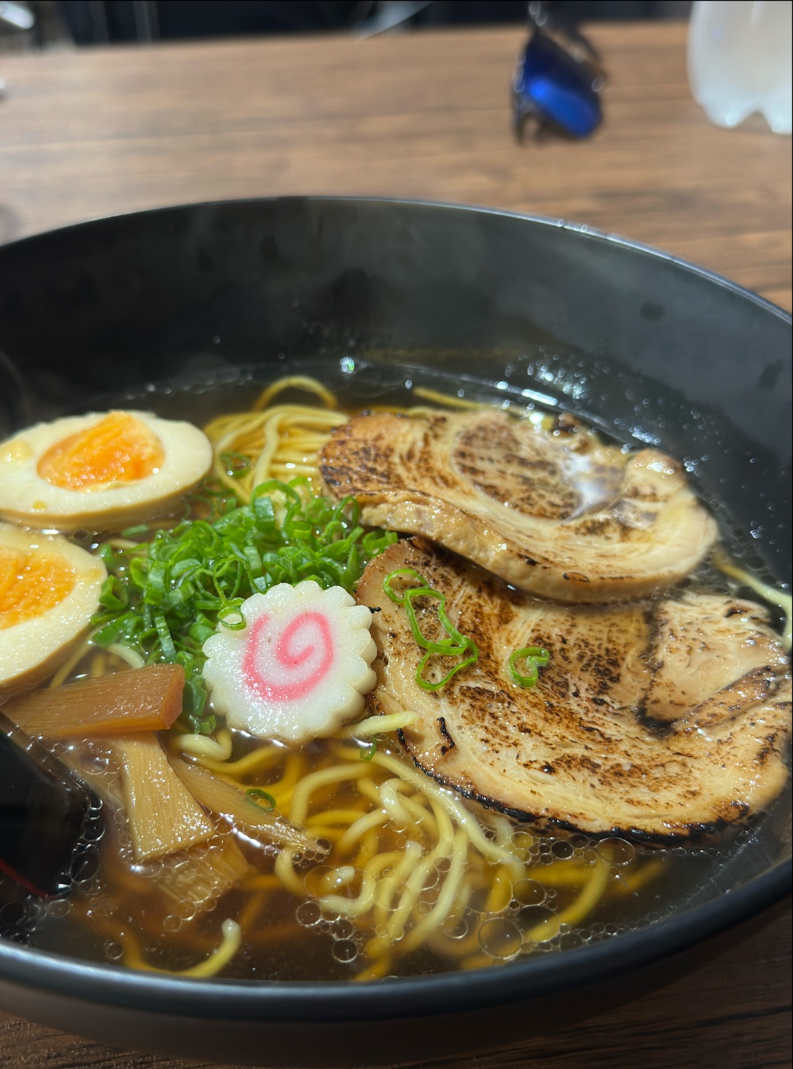Ramen Shoyu cu chashu si ou marinat